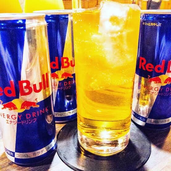 池袋のガールズバーで盛り上がる パリピ酒スタメン